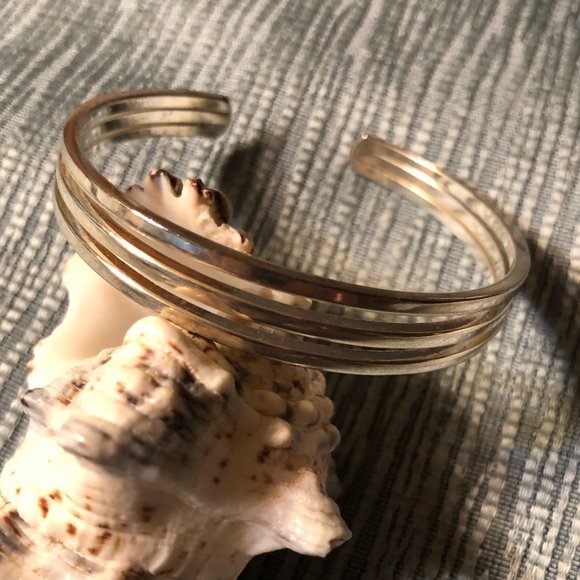 Silver cuff bracelet - 2 1/4" across, 6 1/4" around - 3/4" opening - Picture 1 of 1